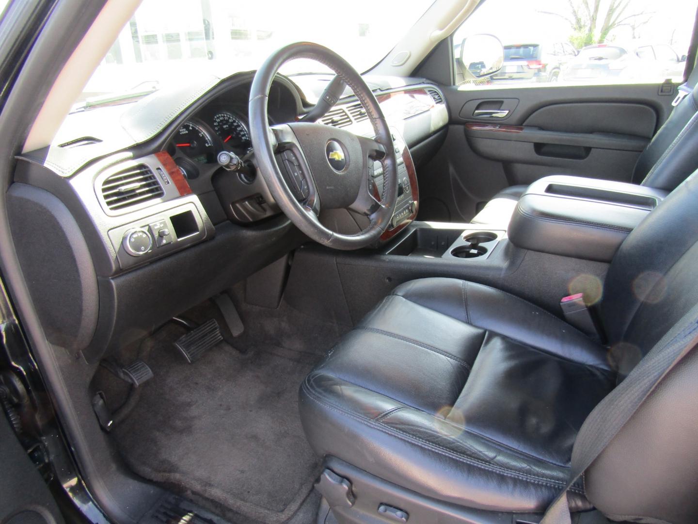 2010 Black Chevrolet Tahoe LT 2WD (1GNUCBE08AR) with an 5.3L V8 OHV 16V FFV engine, Automatic transmission, located at 15016 S Hwy 231, Midland City, AL, 36350, (334) 983-3001, 31.306210, -85.495277 - Photo#3